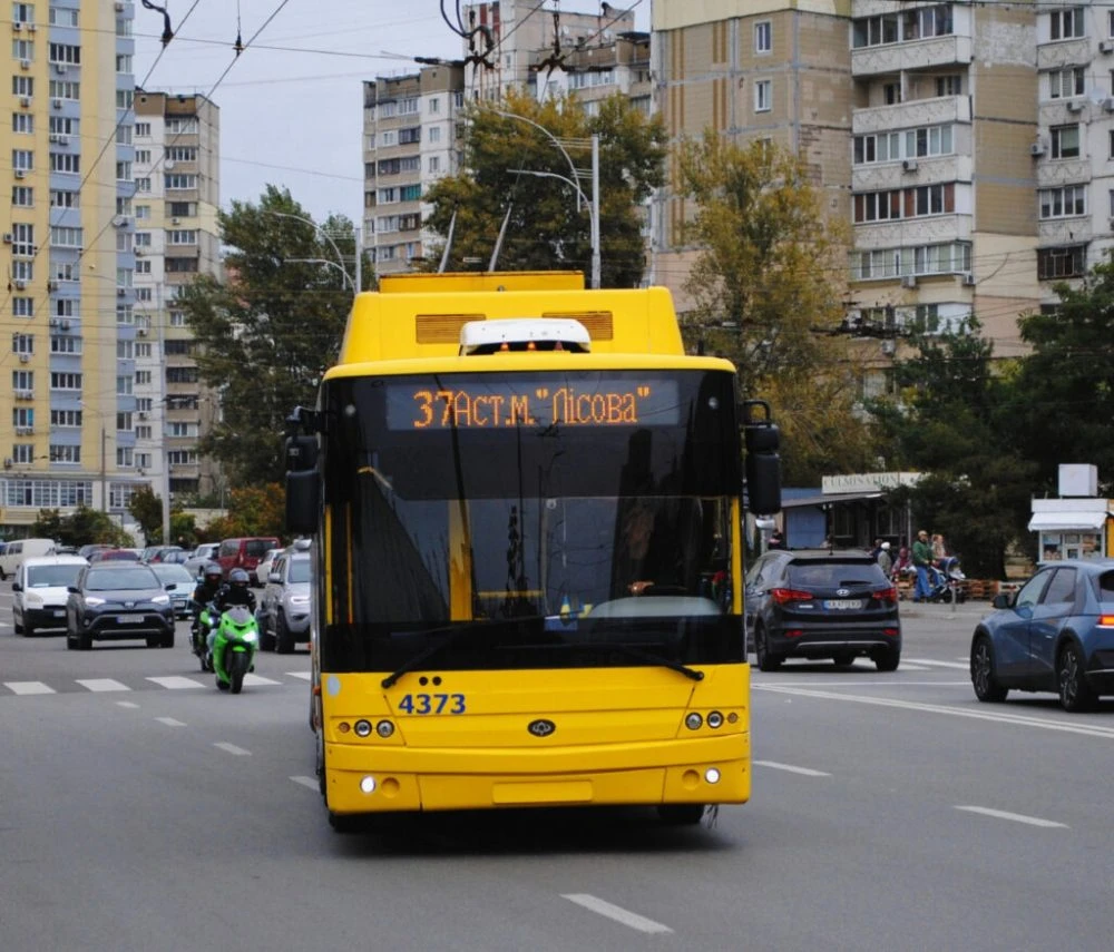 Маршрут 37 тролейбуса: повний гід від Троєщини до метро Лісова