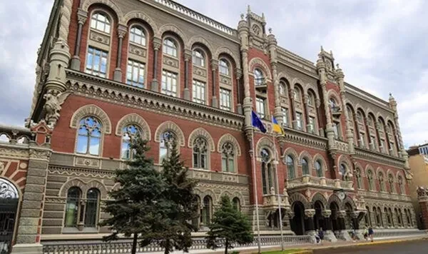 НБУ пом’якшує валютні обмеження: що зміниться для бізнесу та населення